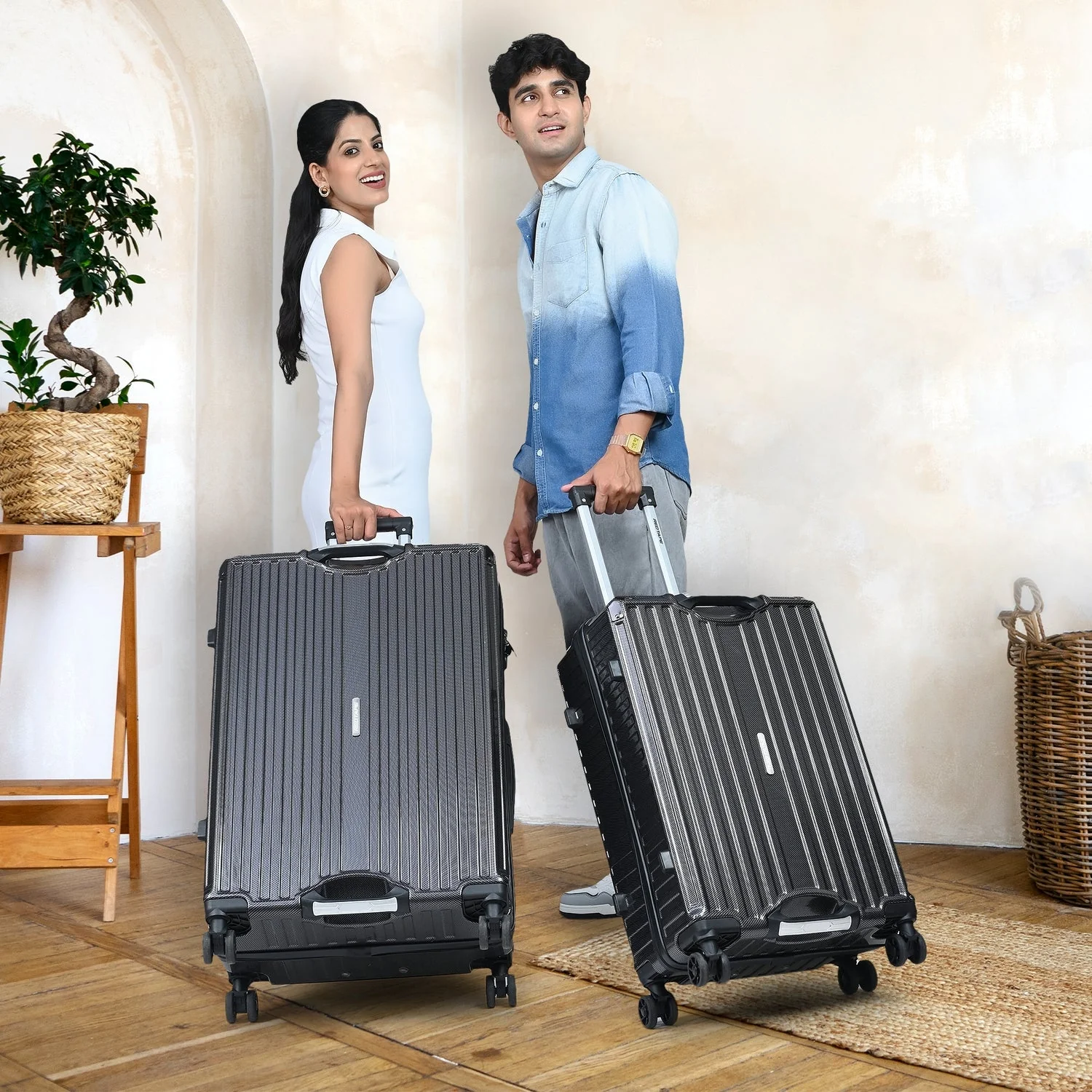 Black 8 Wheels Trolley Bag Set of 2 (Large + Medium) - Image 8