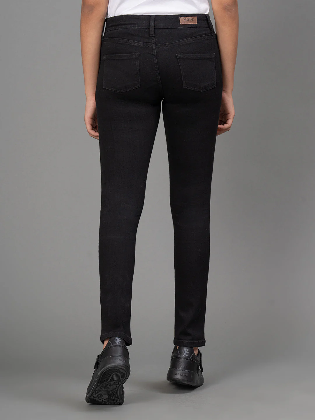 Girls Black Solid Cotton Stretched Jeans - Image 3