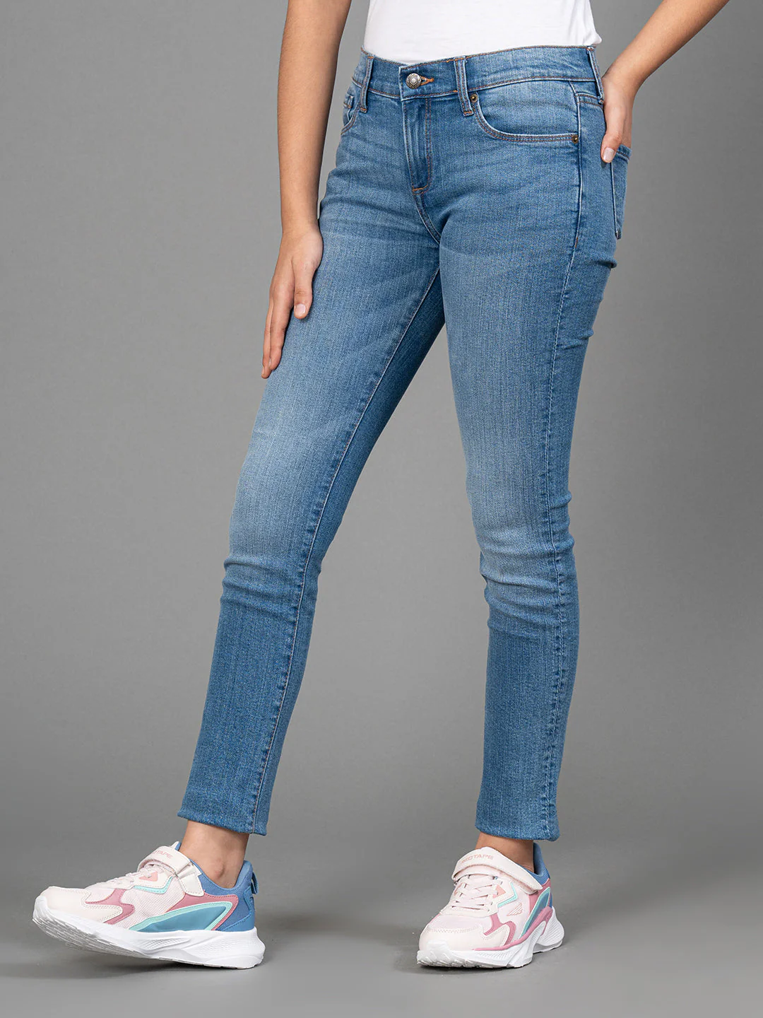 Girls Light Blue Solid Cotton Stretched Jeans - Image 6