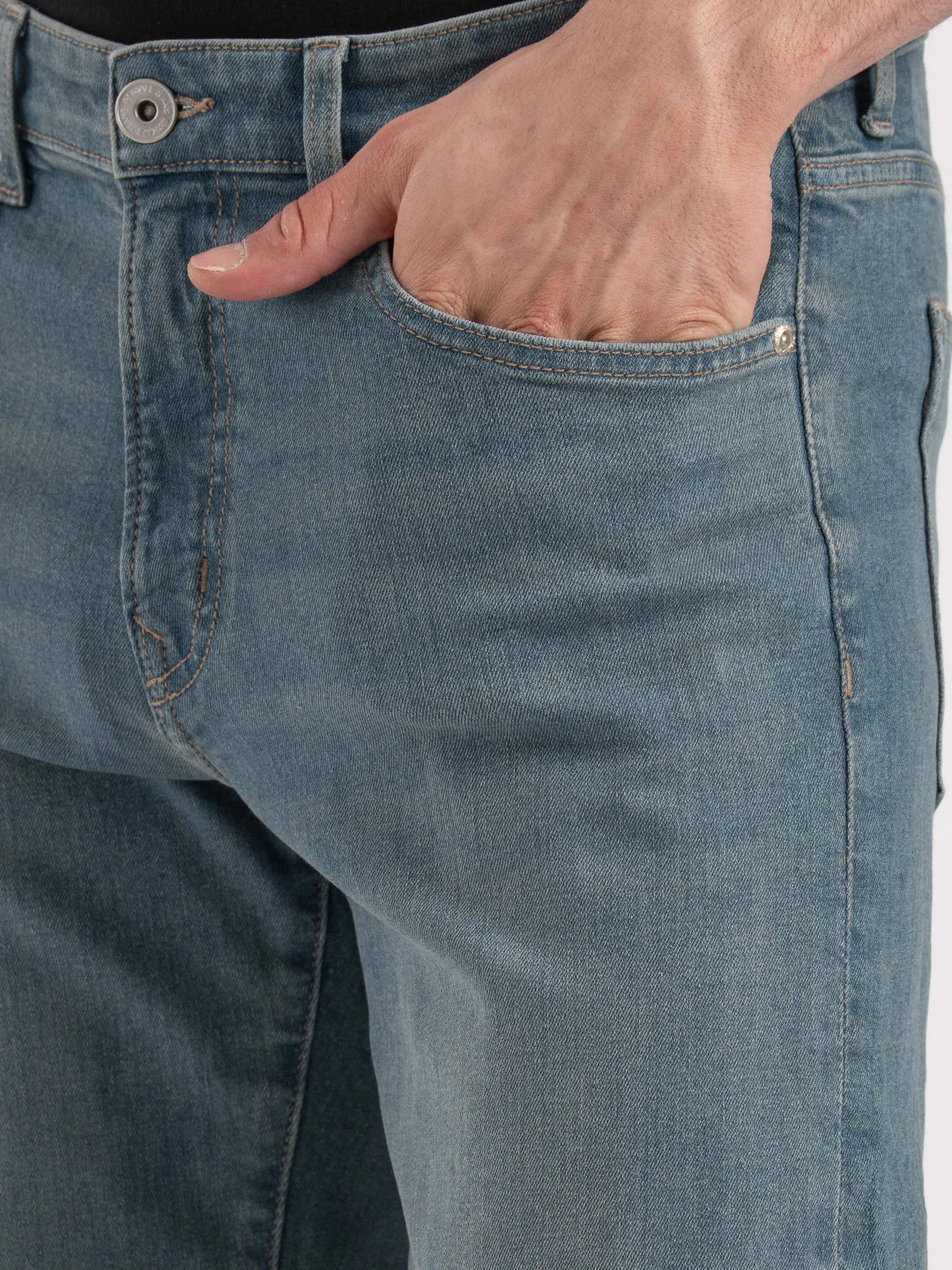 MenÃ¢â‚¬â„¢s Straight Fit Denim Jeans - Image 4