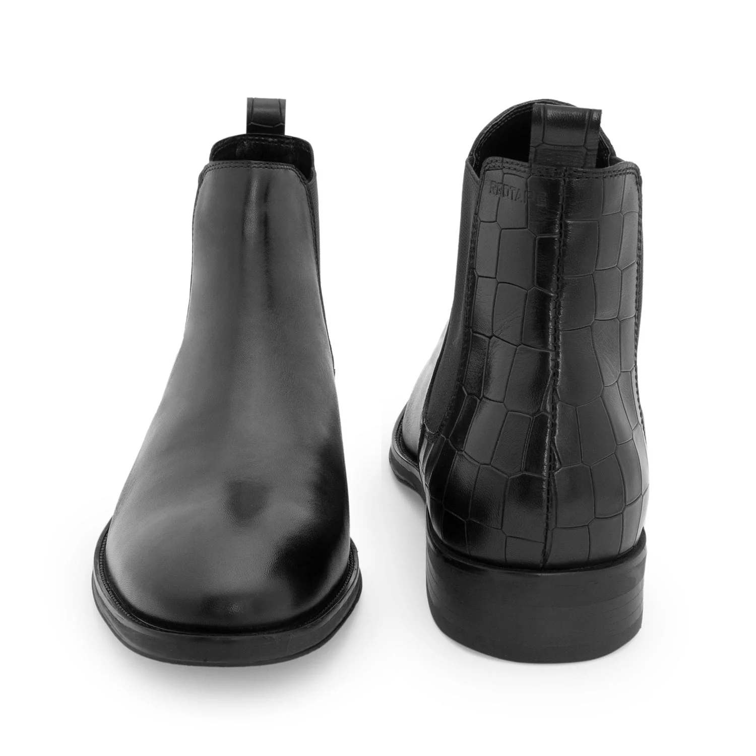 Chelsea Boots in Black - Image 4