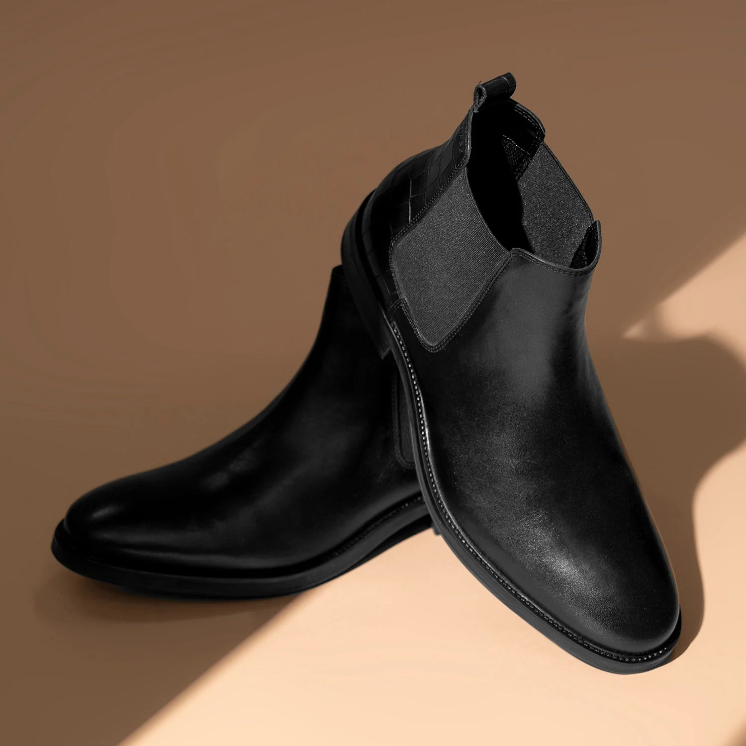 Chelsea Boots in Black - Image 6