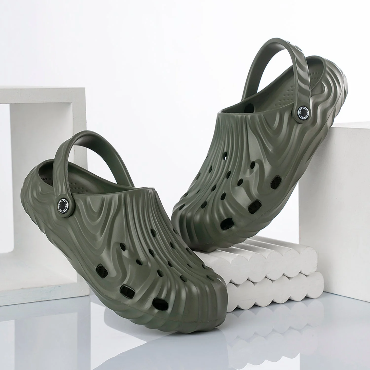 Clogs for Men for Casual Poolside Comfort - Image 6