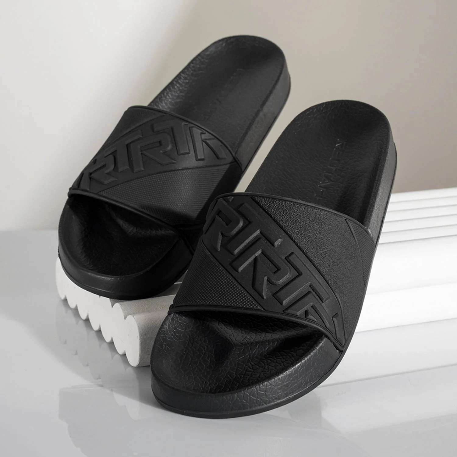 Flip Flops for Men for Casual Poolside Comfort - Image 6