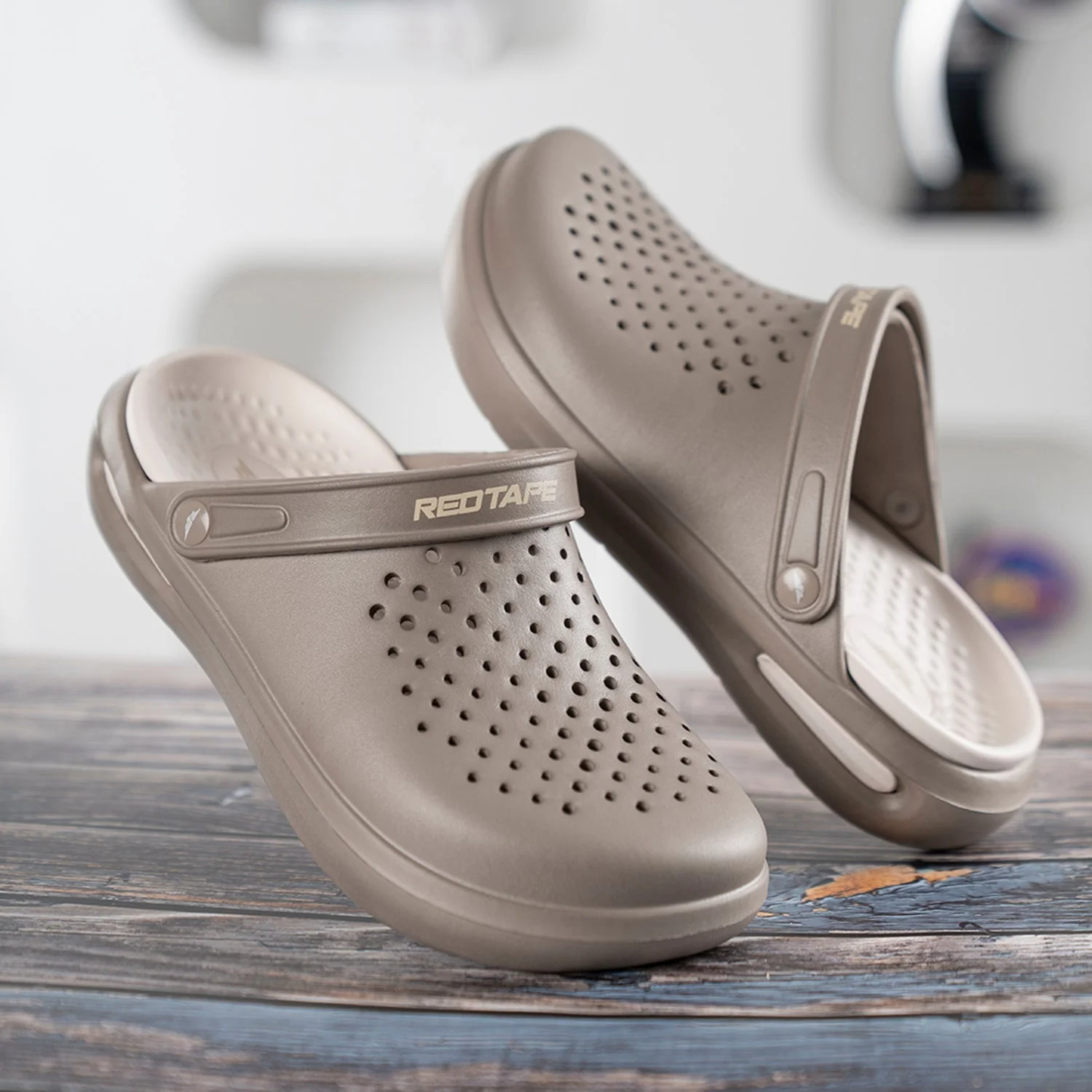 Men Clogs for Relaxed Comfort - Image 6