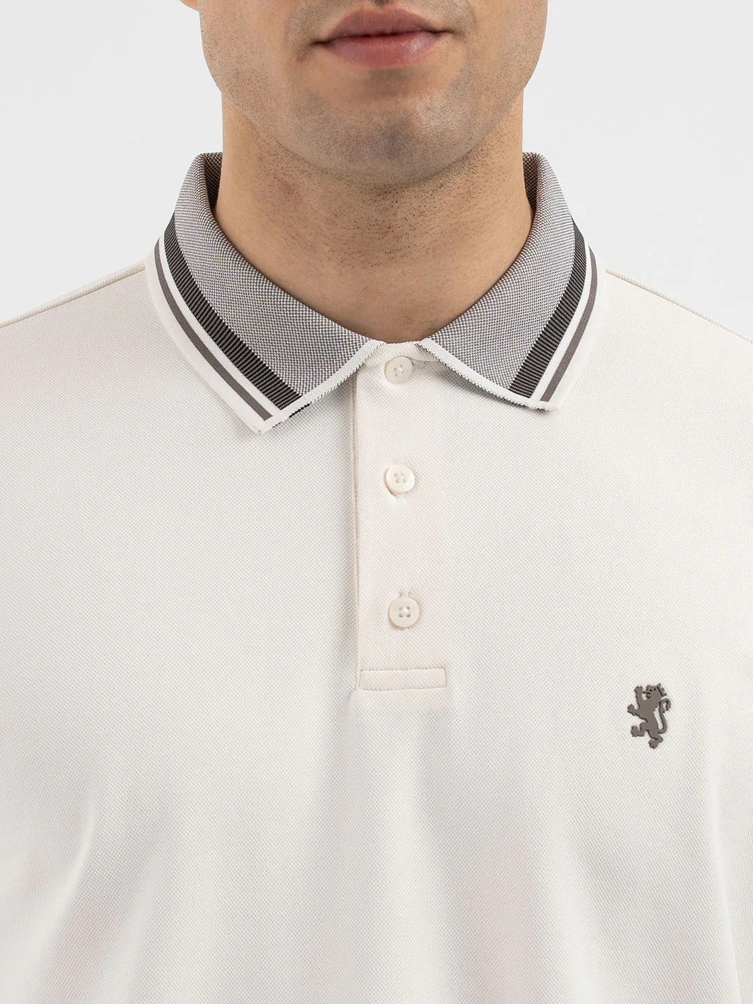Red Tape Menâ€™s Cream Polo T-Shirt - Image 4
