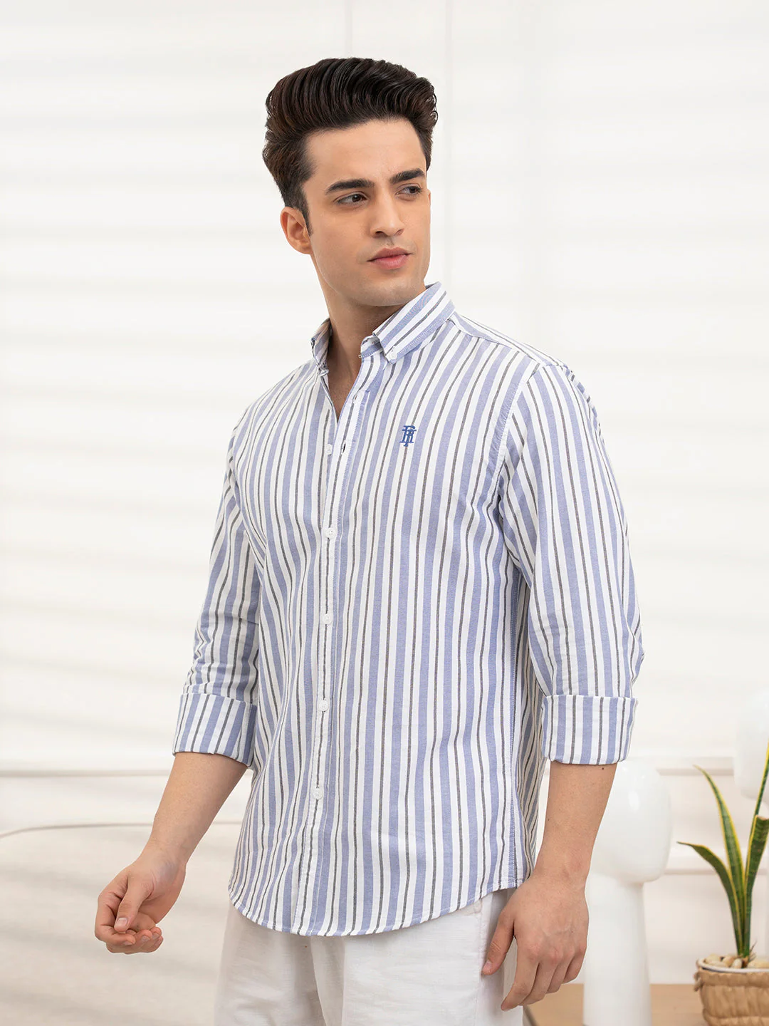 Men's Oxford Shirt With Verticle Stripes For Casual Look - Image 3