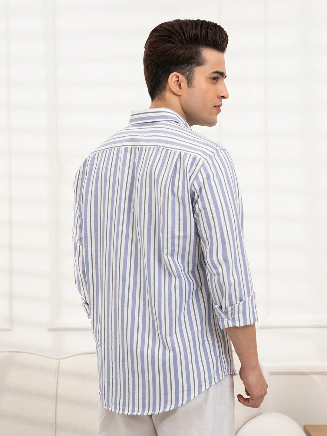Men's Oxford Shirt With Verticle Stripes For Casual Look - Image 4