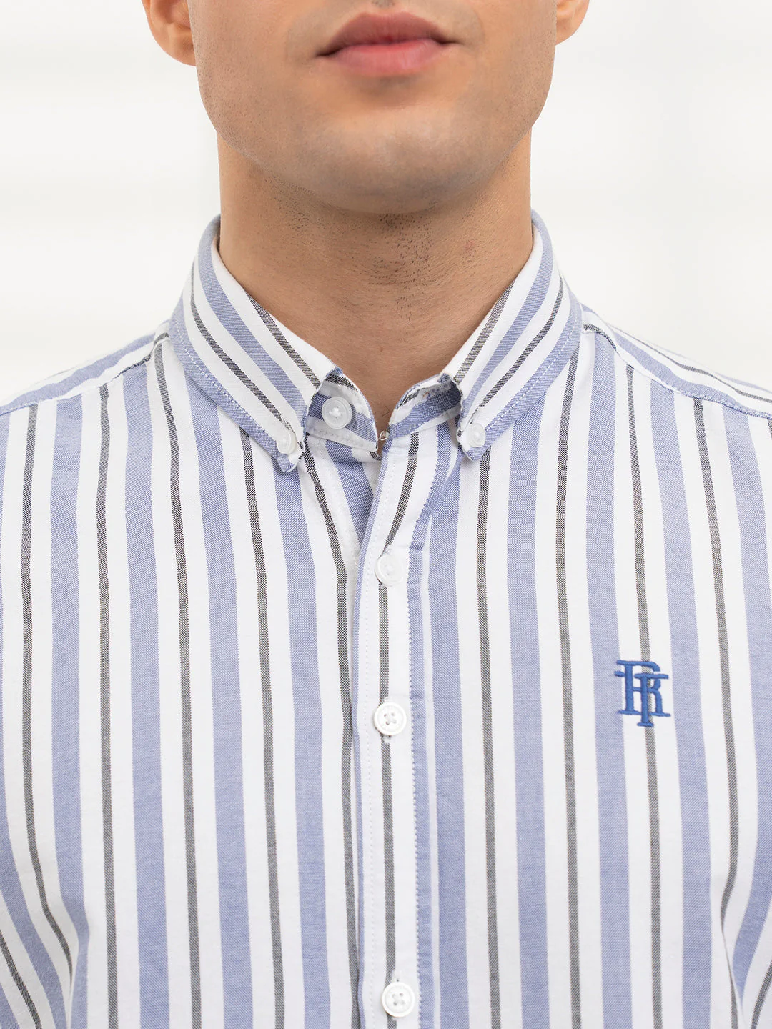 Men's Oxford Shirt With Verticle Stripes For Casual Look - Image 5