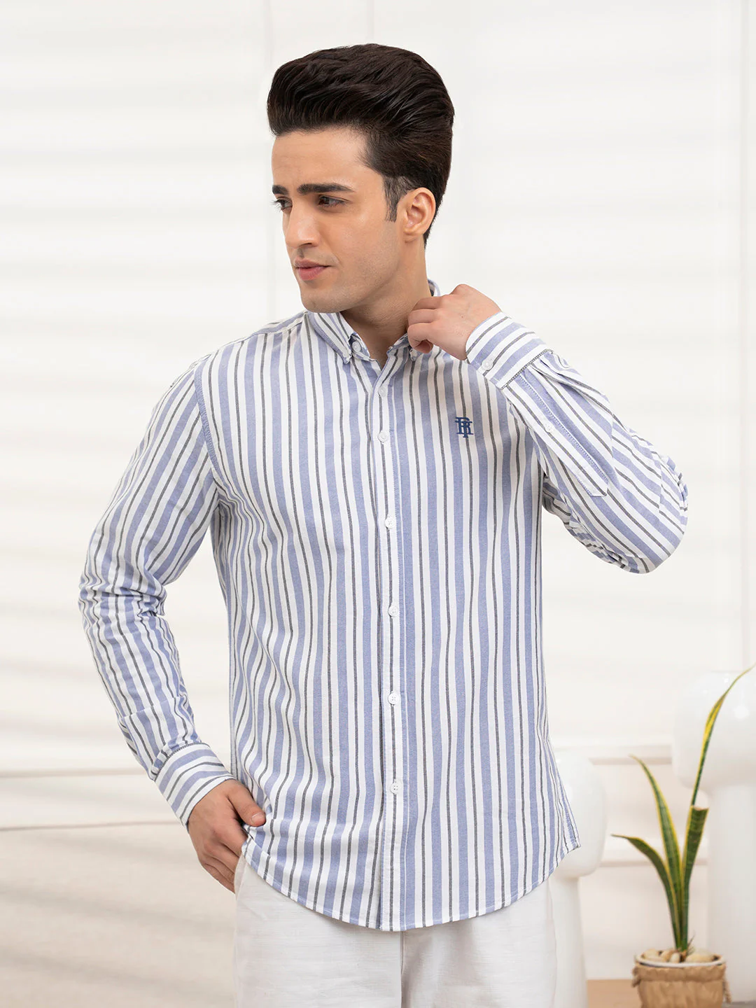 Men's Oxford Shirt With Verticle Stripes For Casual Look - Image 6