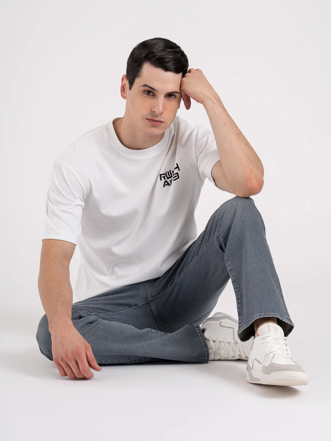 Men's Tinted Grey Solid Cotton Spandex Straight Fit Jeans - Image 7