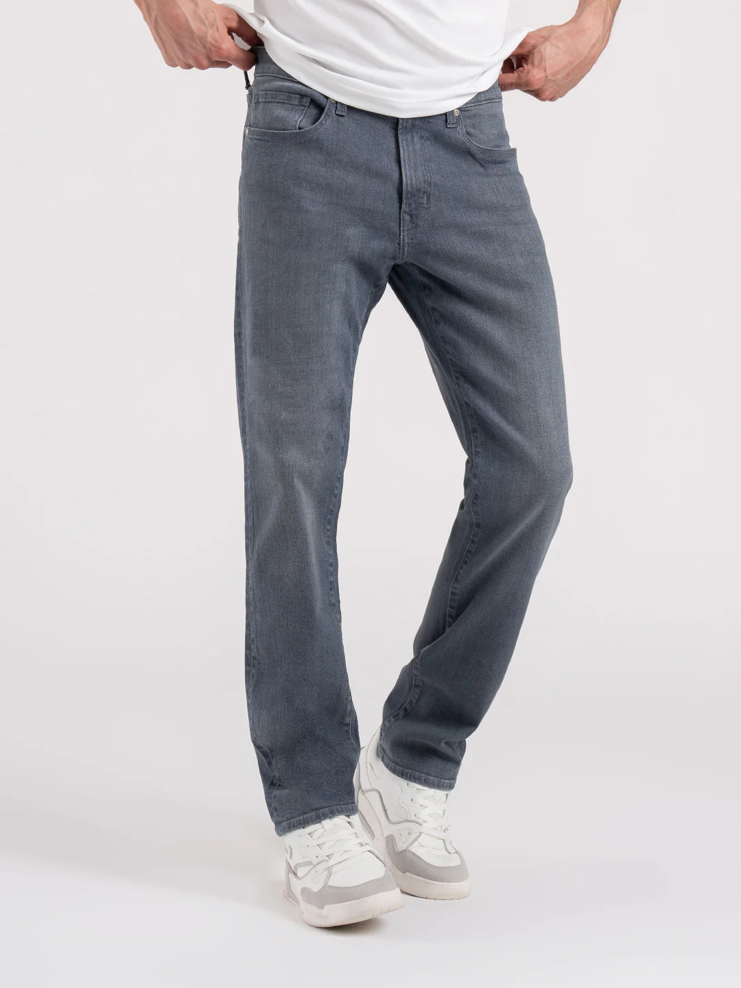 Men's Vintage  Light Indigo Solid Cotton Spandex Straight Fit Jeans - Image 8