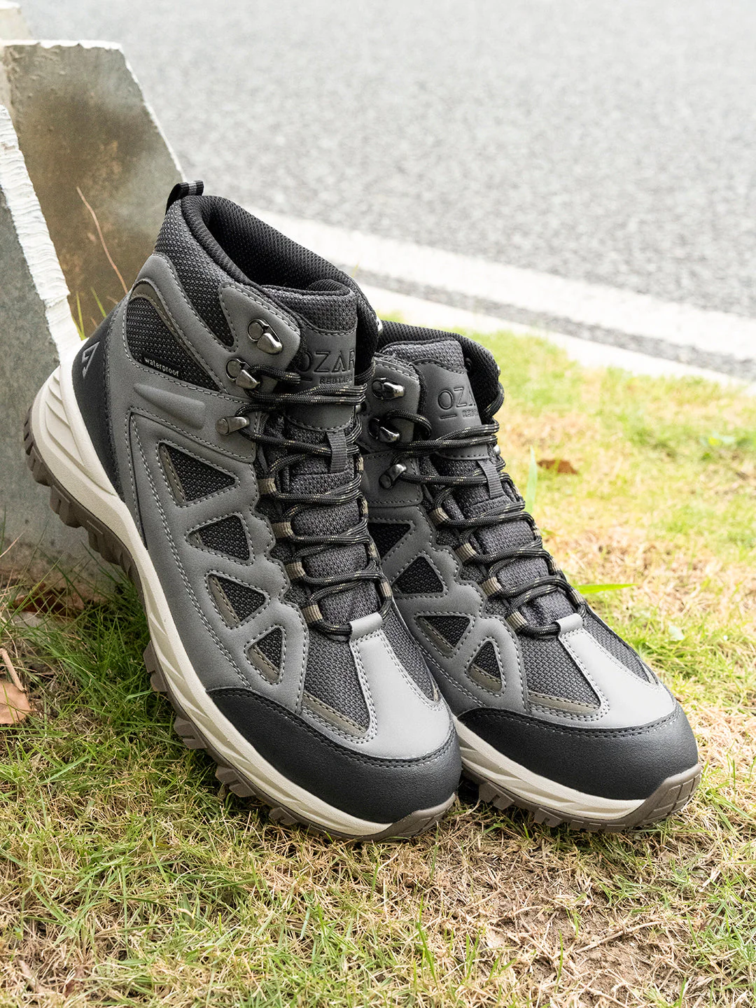 Light Grey Trekking Shoes for Men | High-Top Outdoor - Image 6