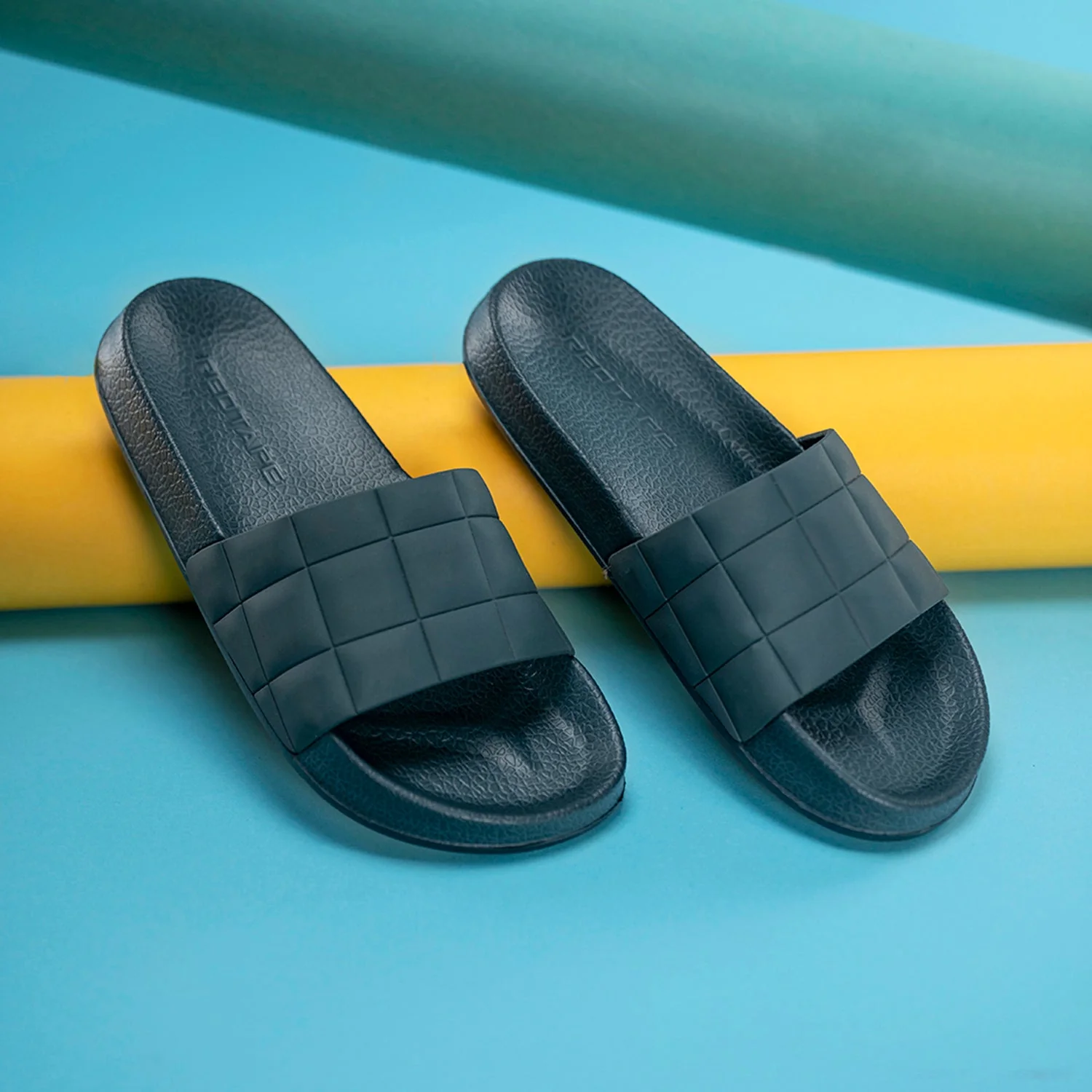Women's Sliders for Relaxed Poolside and Everyday Wear - Image 5