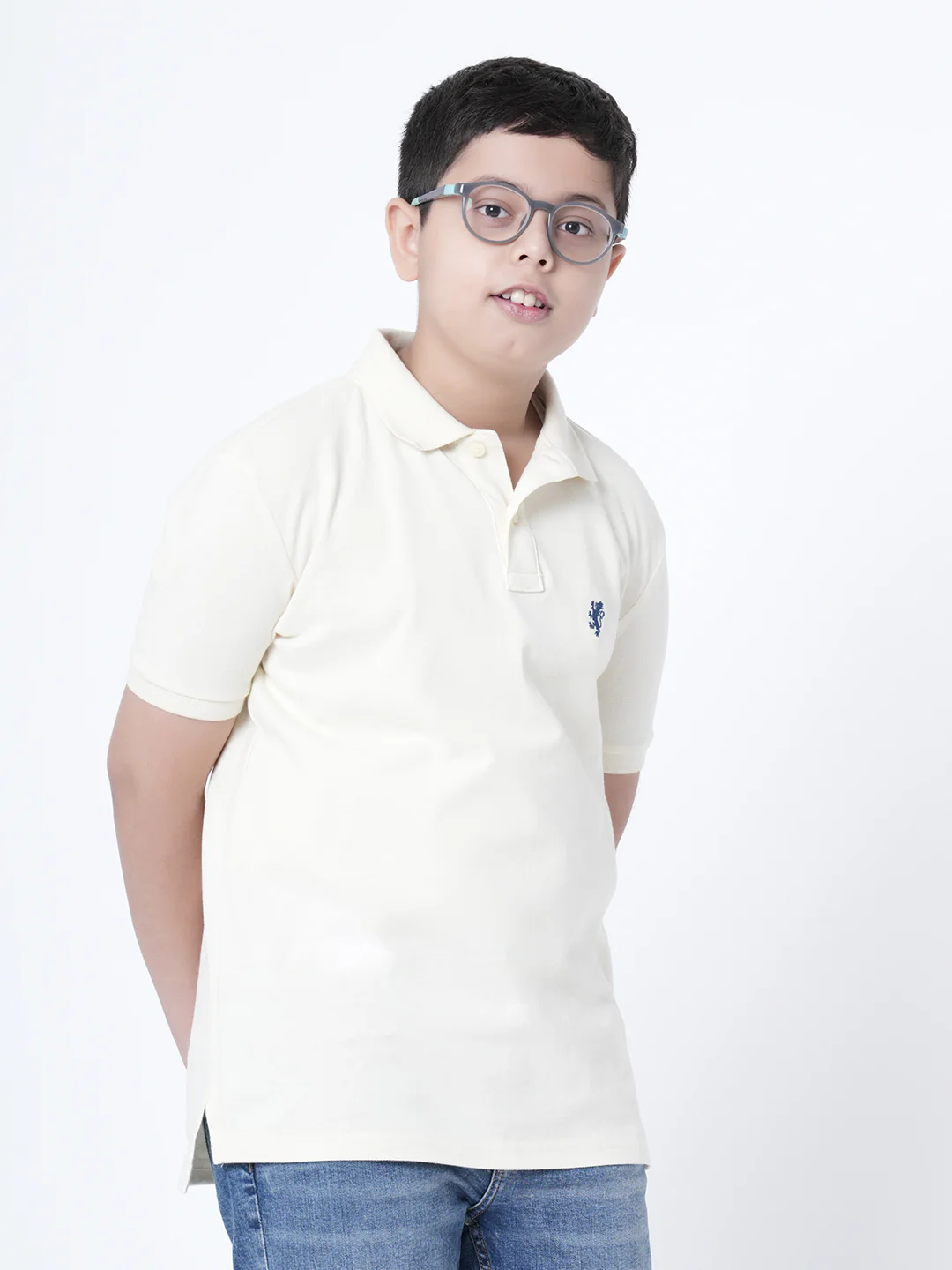 Boys Off White Solid T-Shirt - Image 2