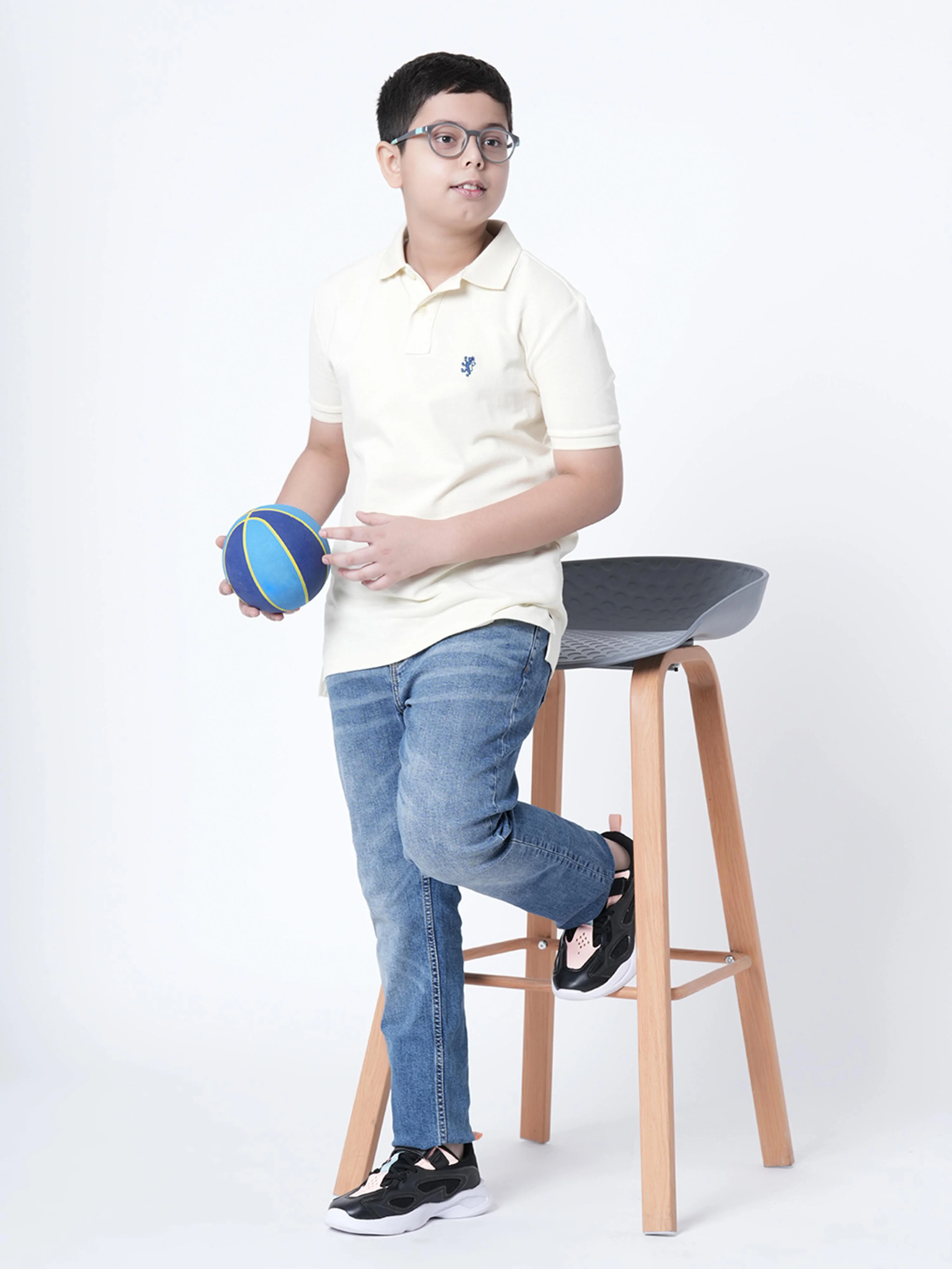 Boys Off White Solid T-Shirt - Image 5