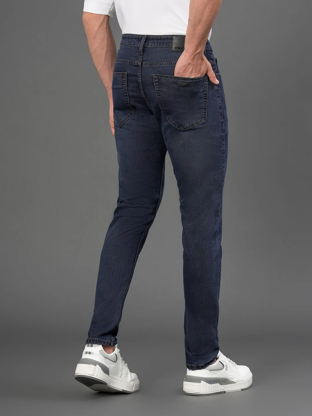 Classic Skinny Jeans for Men - Image 3
