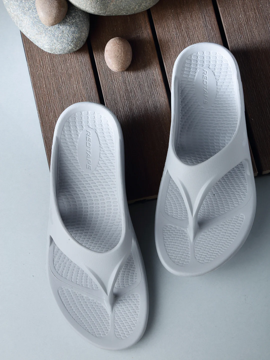 Men Grey Solid Sunnies Thong Flip Flops - Image 7