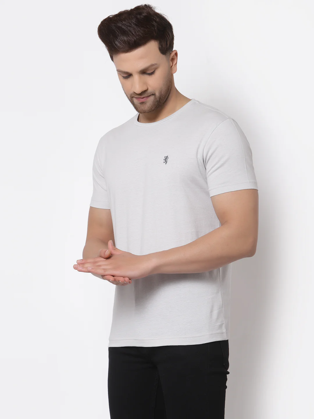 Men Light Grey Solid T-Shirt - Image 3