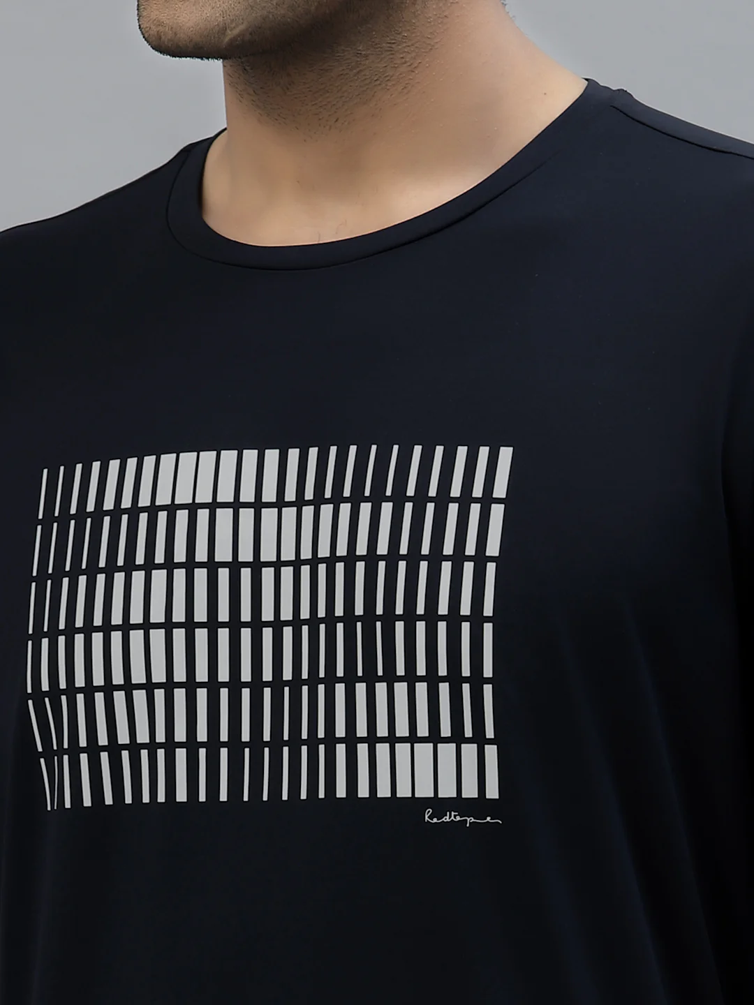 Men Navy Round Neck Activewear T-Shirt - Image 4