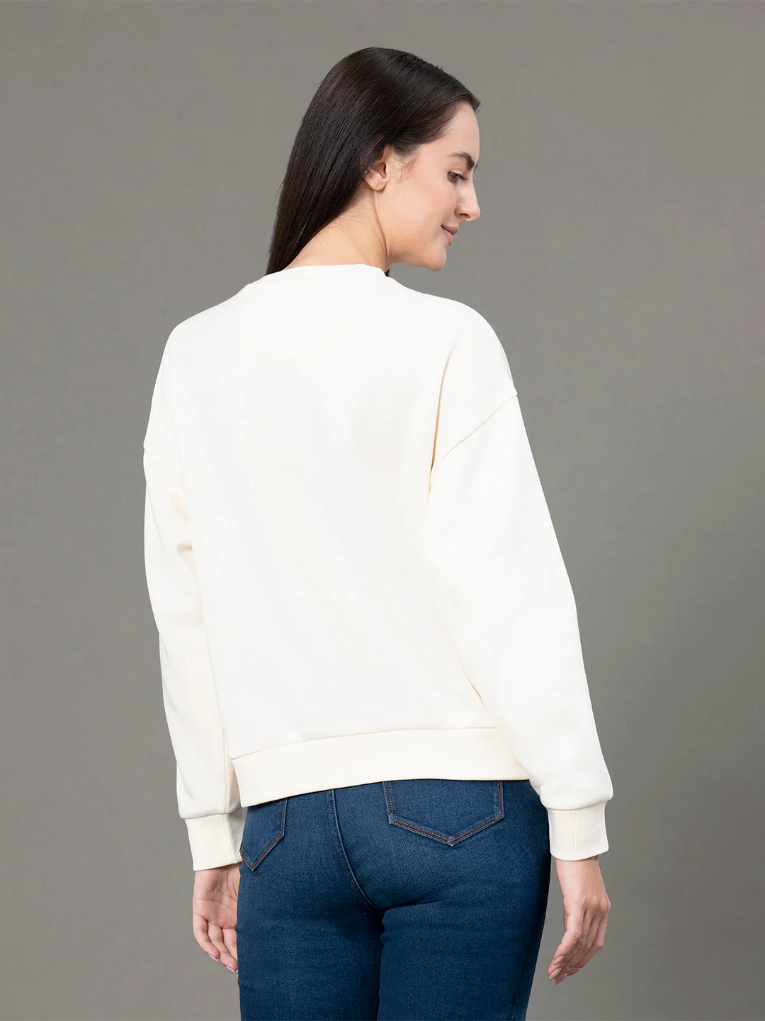 Round Neck Graphic Sweatshirt for Women - Image 3