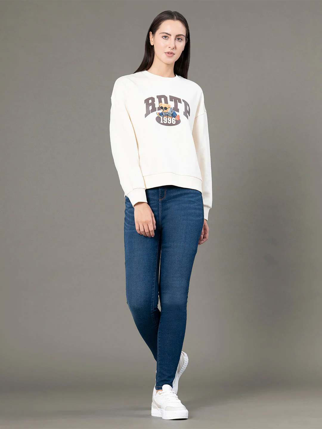 Round Neck Graphic Sweatshirt for Women - Image 5
