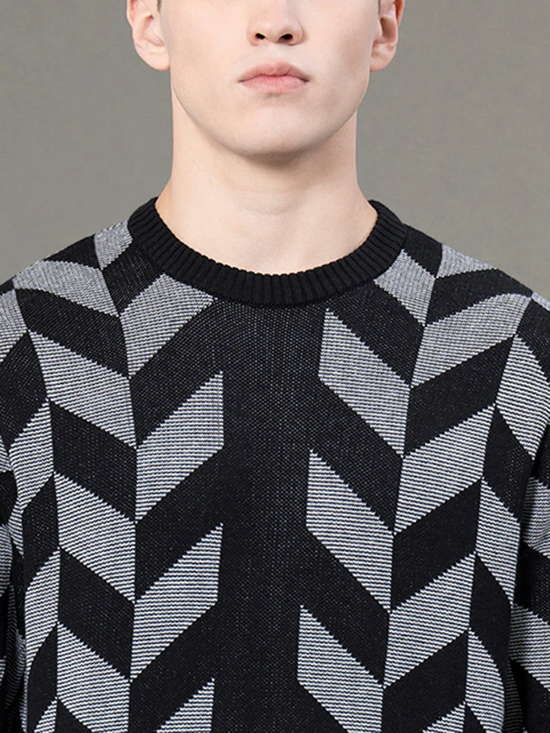 Round Neck Pattern Sweater for Men - Image 4