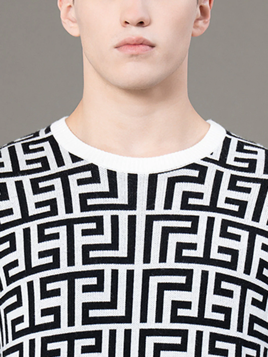 Round Neck Pattern Sweater for Men - Image 4