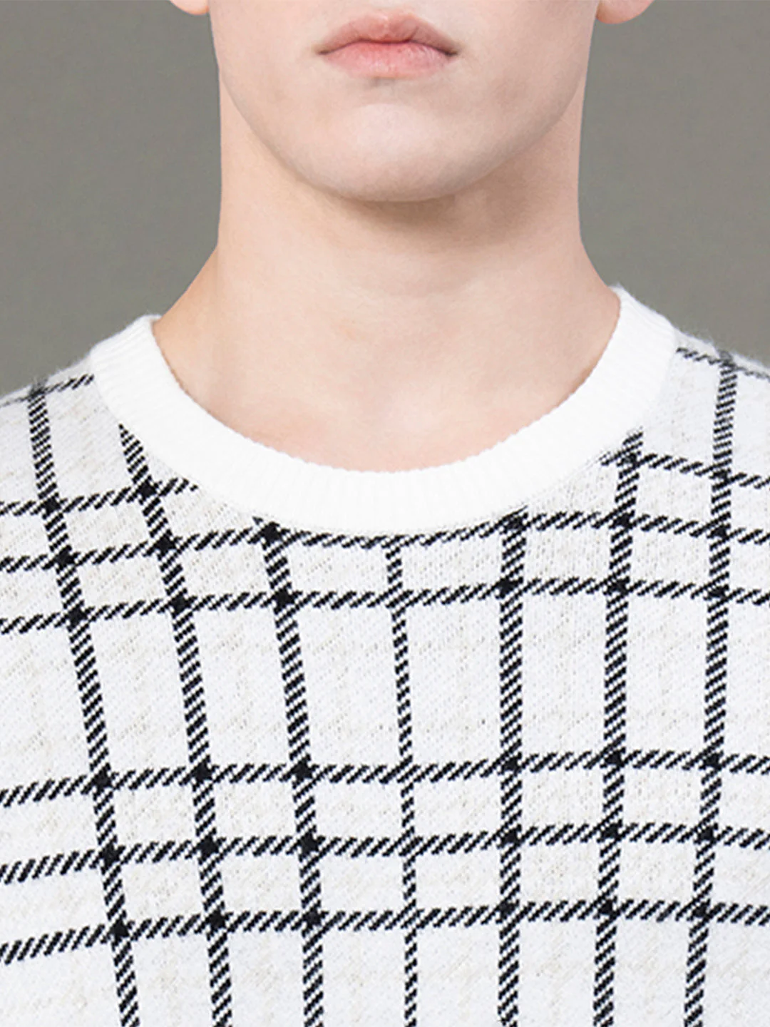 Round Neck Pattern Sweater for Men - Image 4