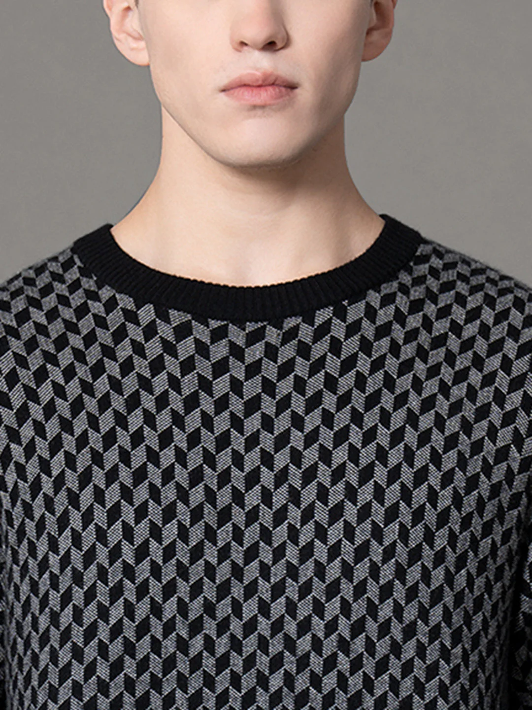 Round Neck Pattern Sweater for Men - Image 4