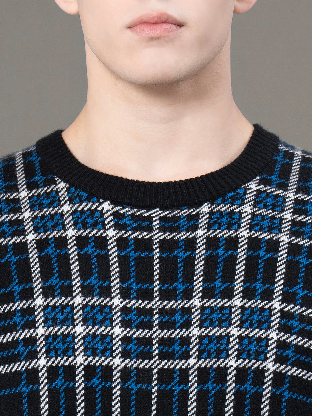 Round Neck Pattern Sweater for Men - Image 4