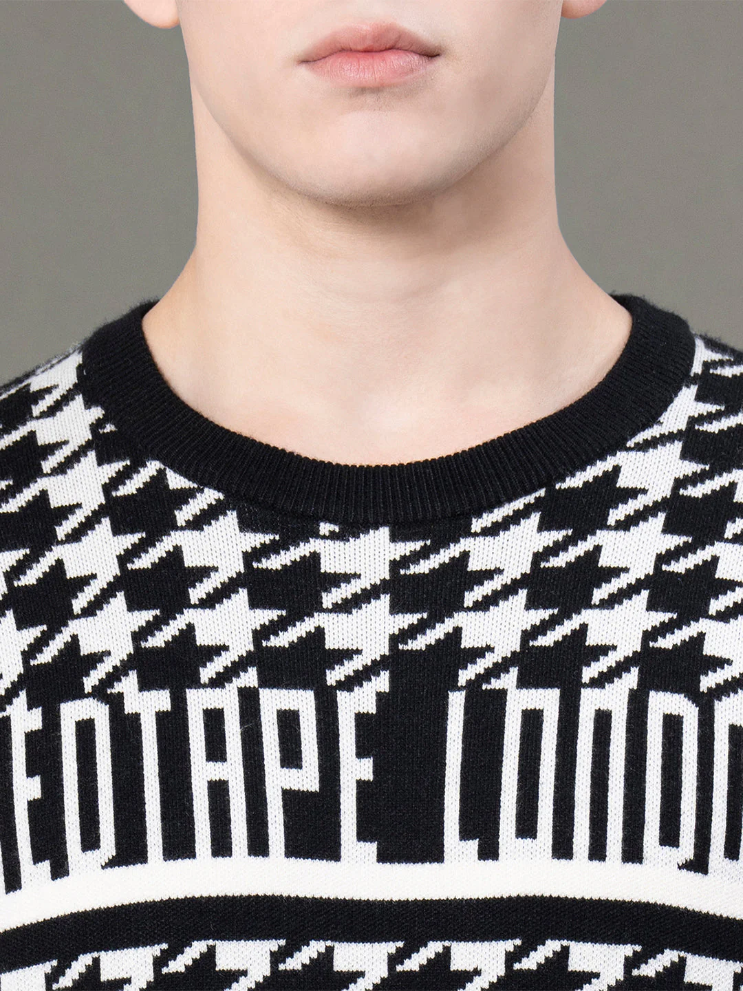 Round Neck Pattern Sweater for Men - Image 4