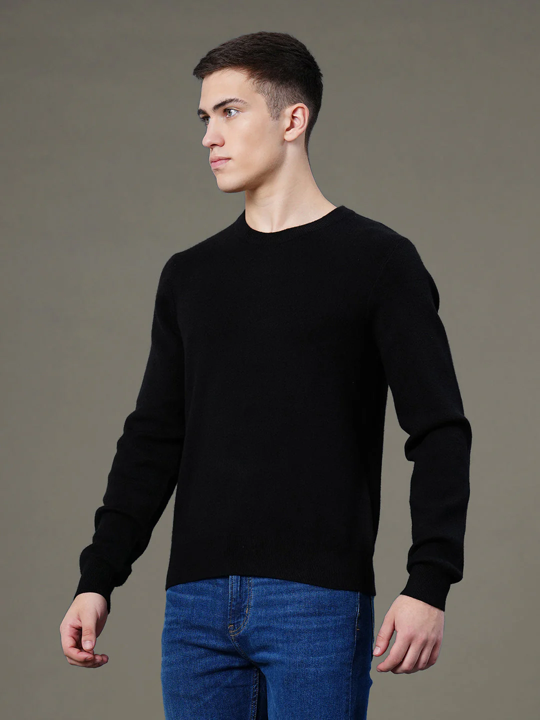 Round Neck Solid Sweater for Men - Image 2