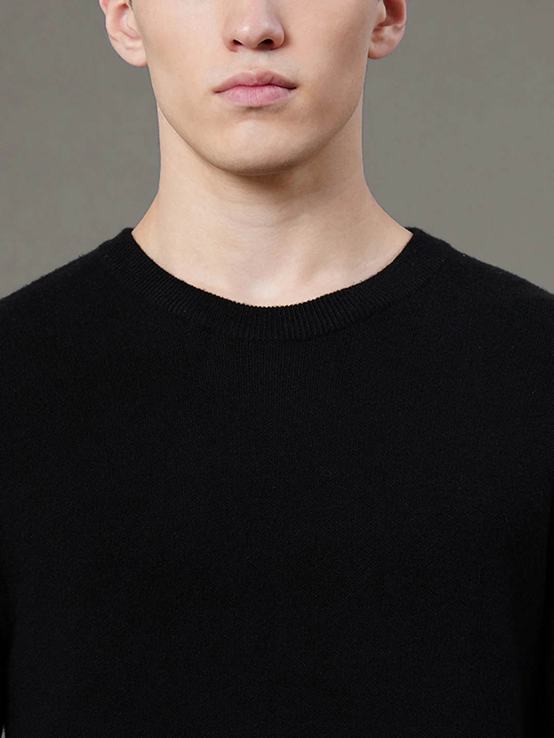 Round Neck Solid Sweater for Men - Image 4