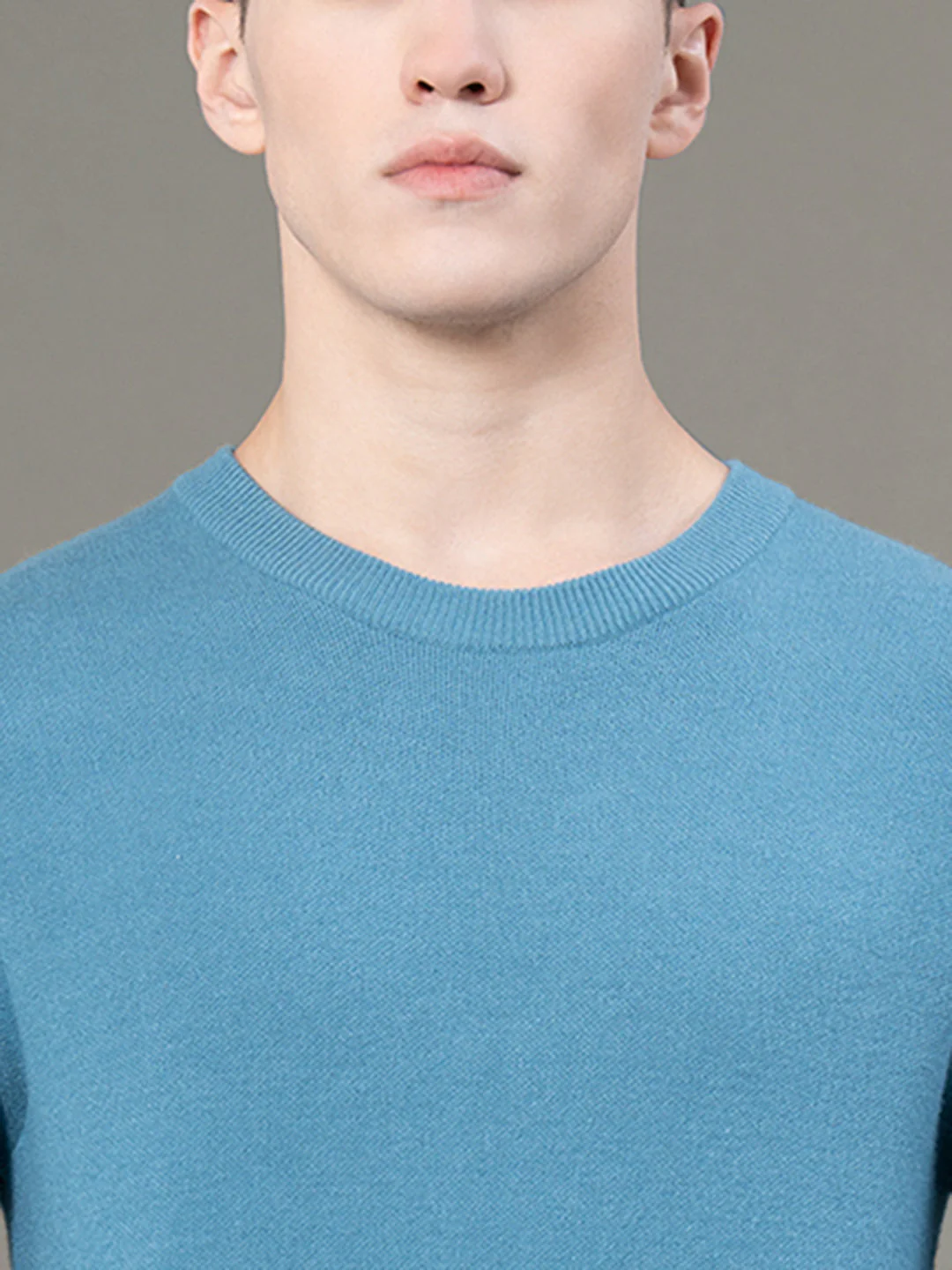 Round Neck Solid Sweater for Men - Image 4