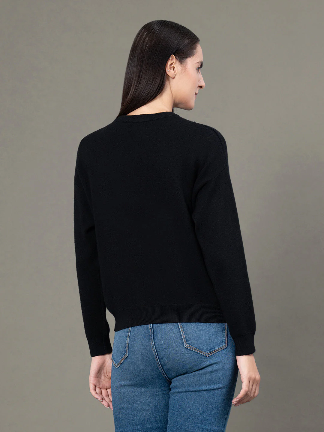 Round Neck Solid Sweater for Women - Image 3