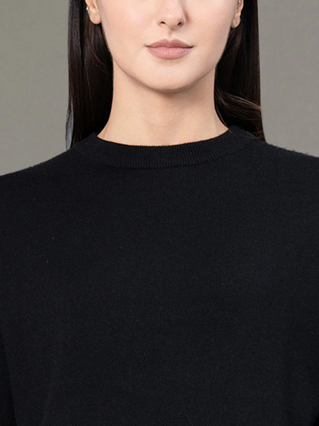 Round Neck Solid Sweater for Women - Image 4