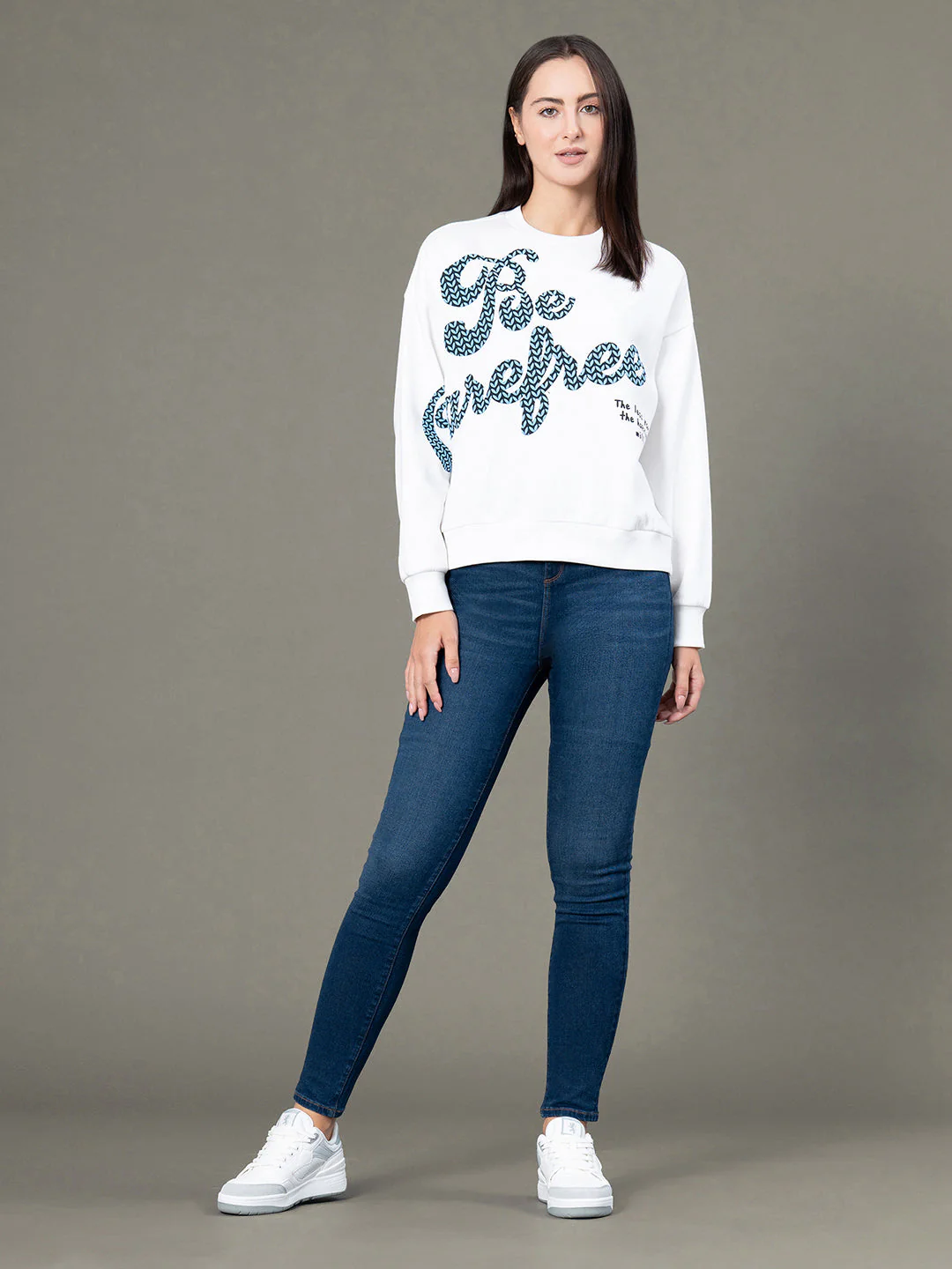 Round Neck Graphic Sweatshirt for Women - Image 5