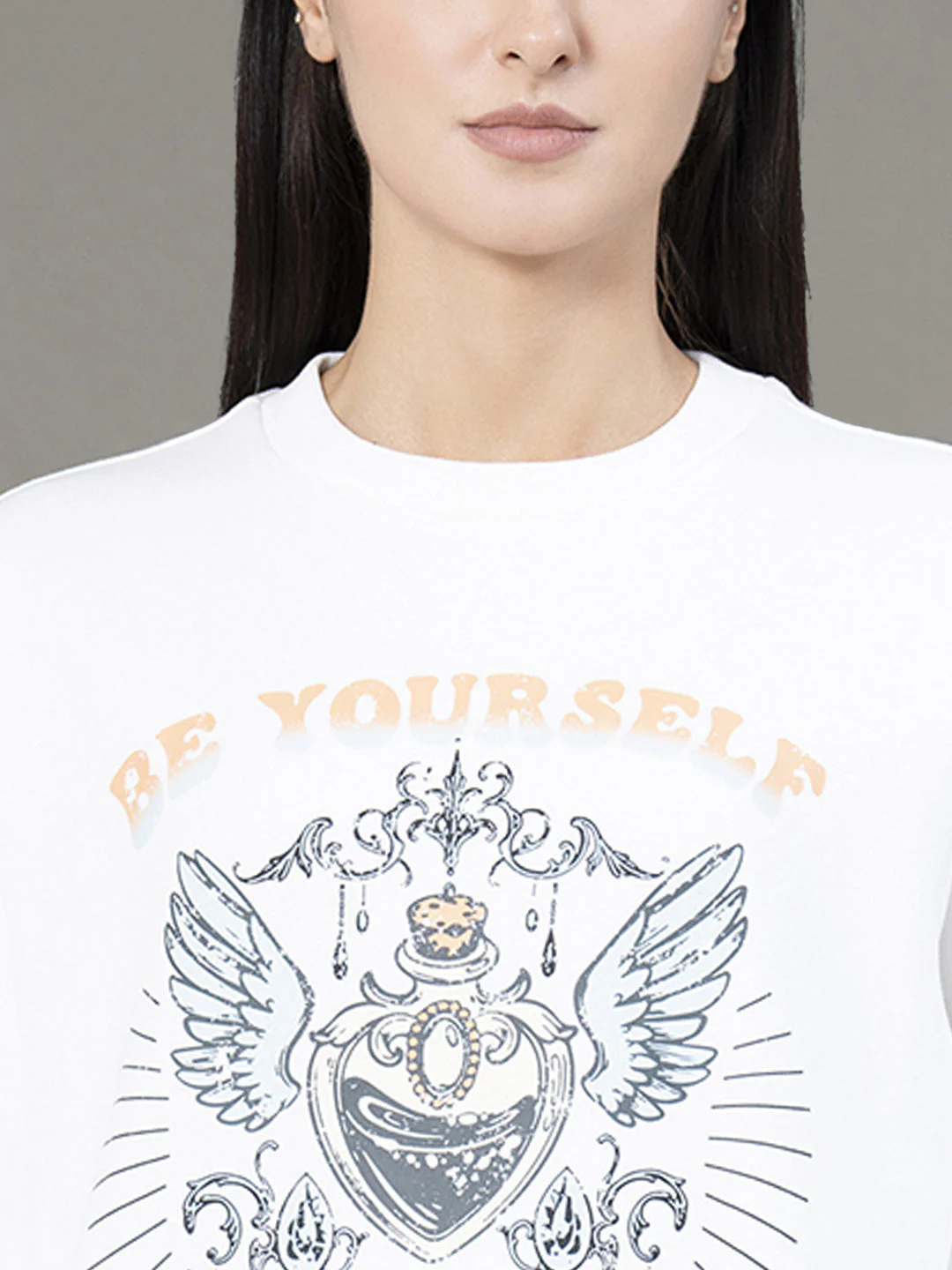 Round Neck Graphic Sweatshirt for Women - Image 4