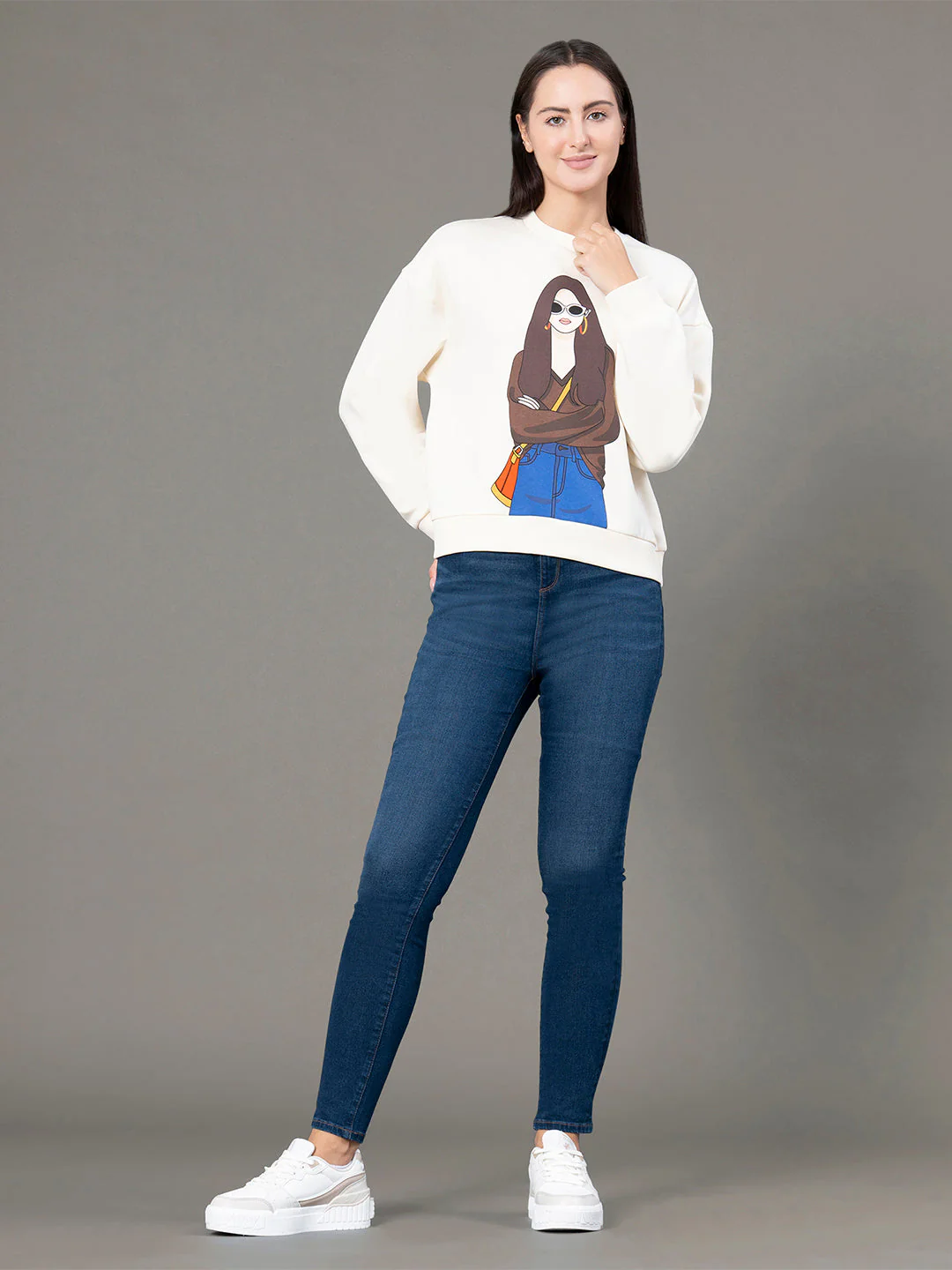 Round Neck Graphic Sweatshirt for Women - Image 5
