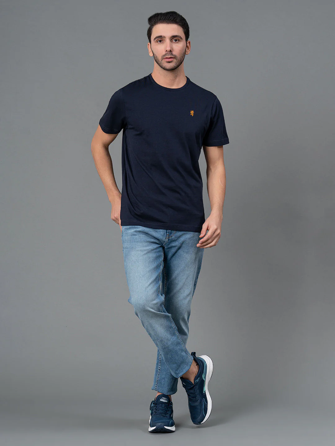 Solid Navy Round Neck T-Shirt for Men - Image 5