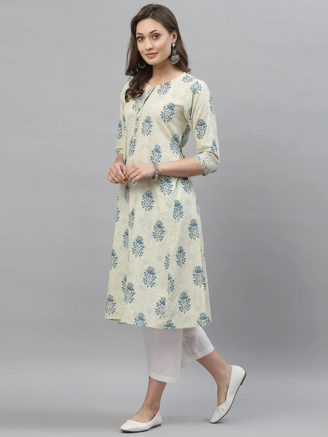 Women Off White Floral Print Pure Cotton Kurta - Image 2
