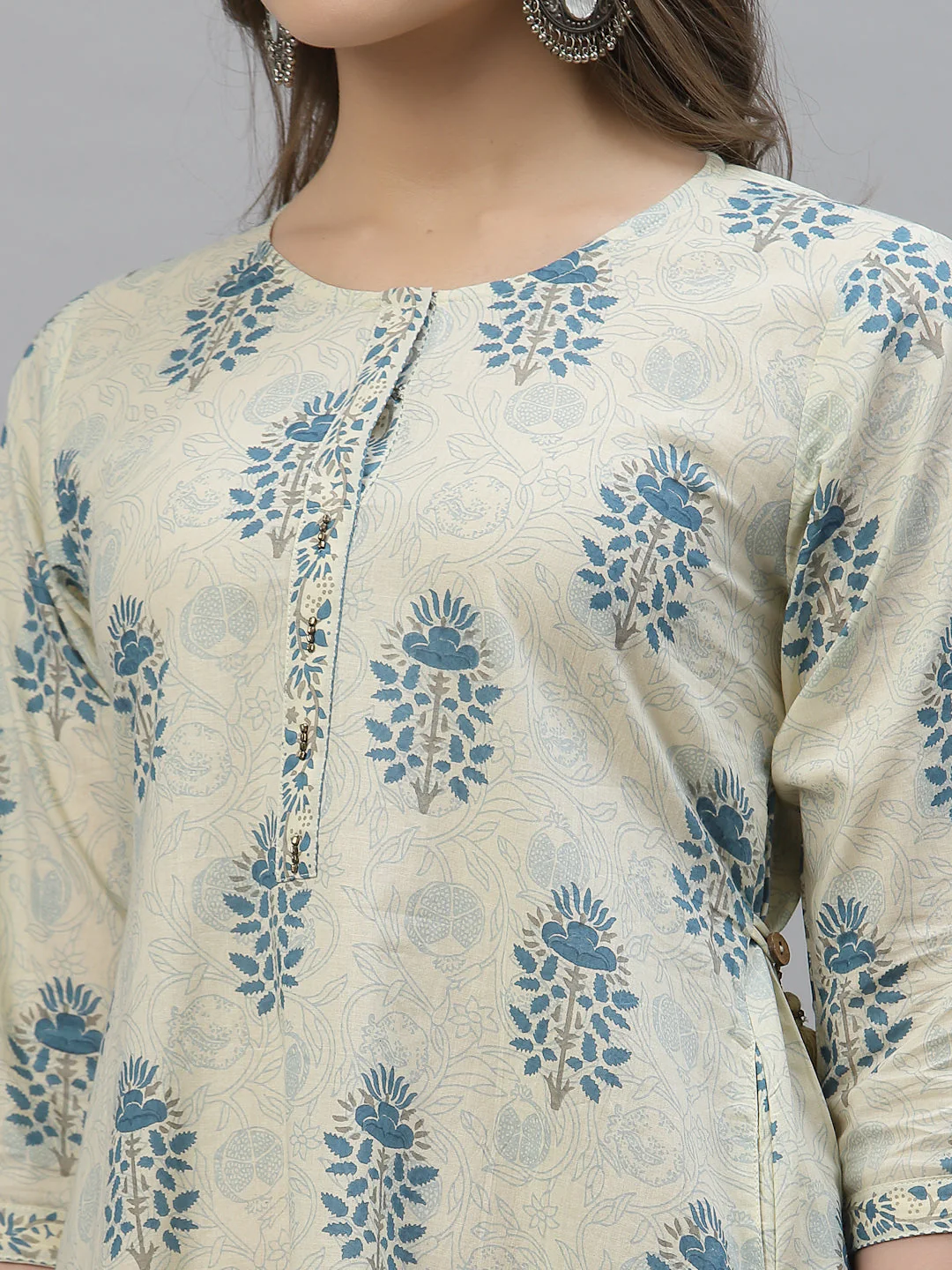 Women Off White Floral Print Pure Cotton Kurta - Image 3