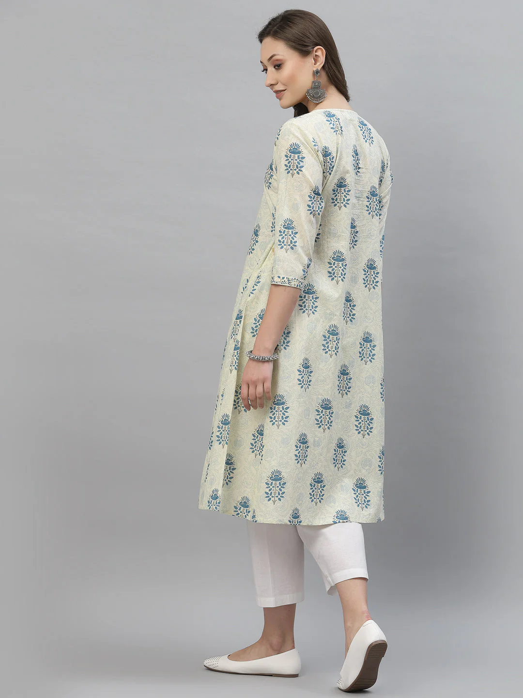 Women Off White Floral Print Pure Cotton Kurta - Image 4