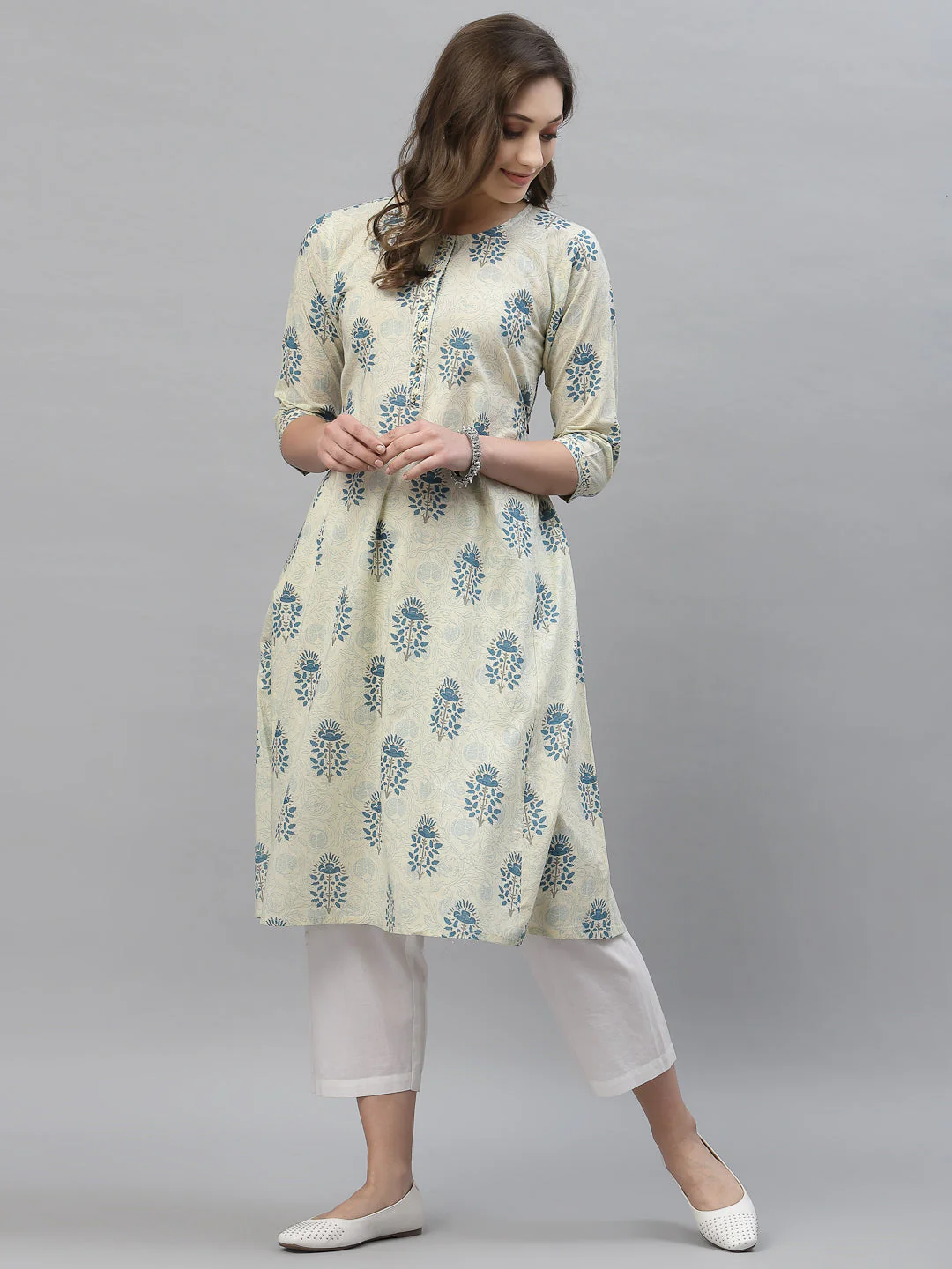 Women Off White Floral Print Pure Cotton Kurta - Image 5