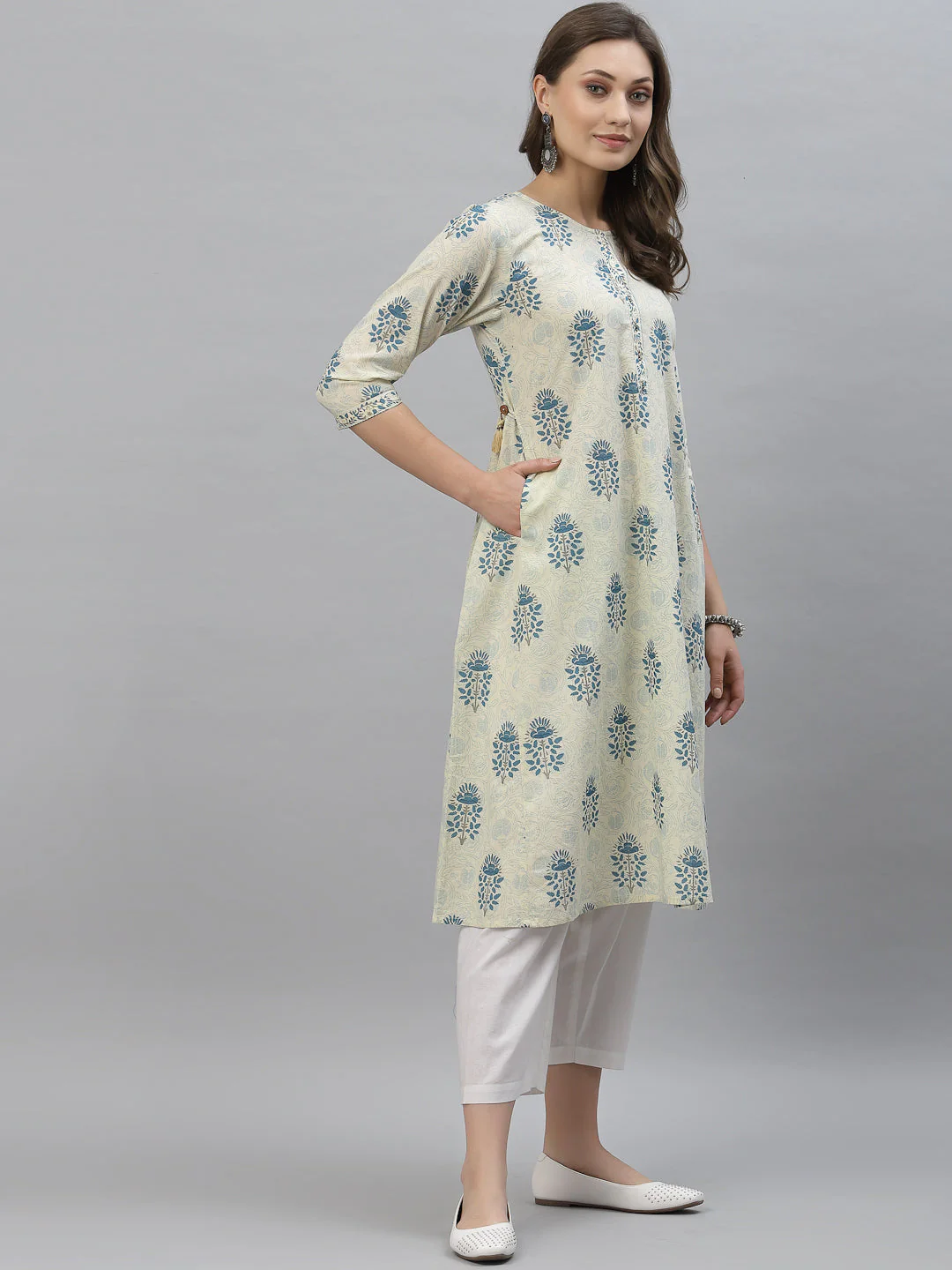 Women Off White Floral Print Pure Cotton Kurta - Image 8